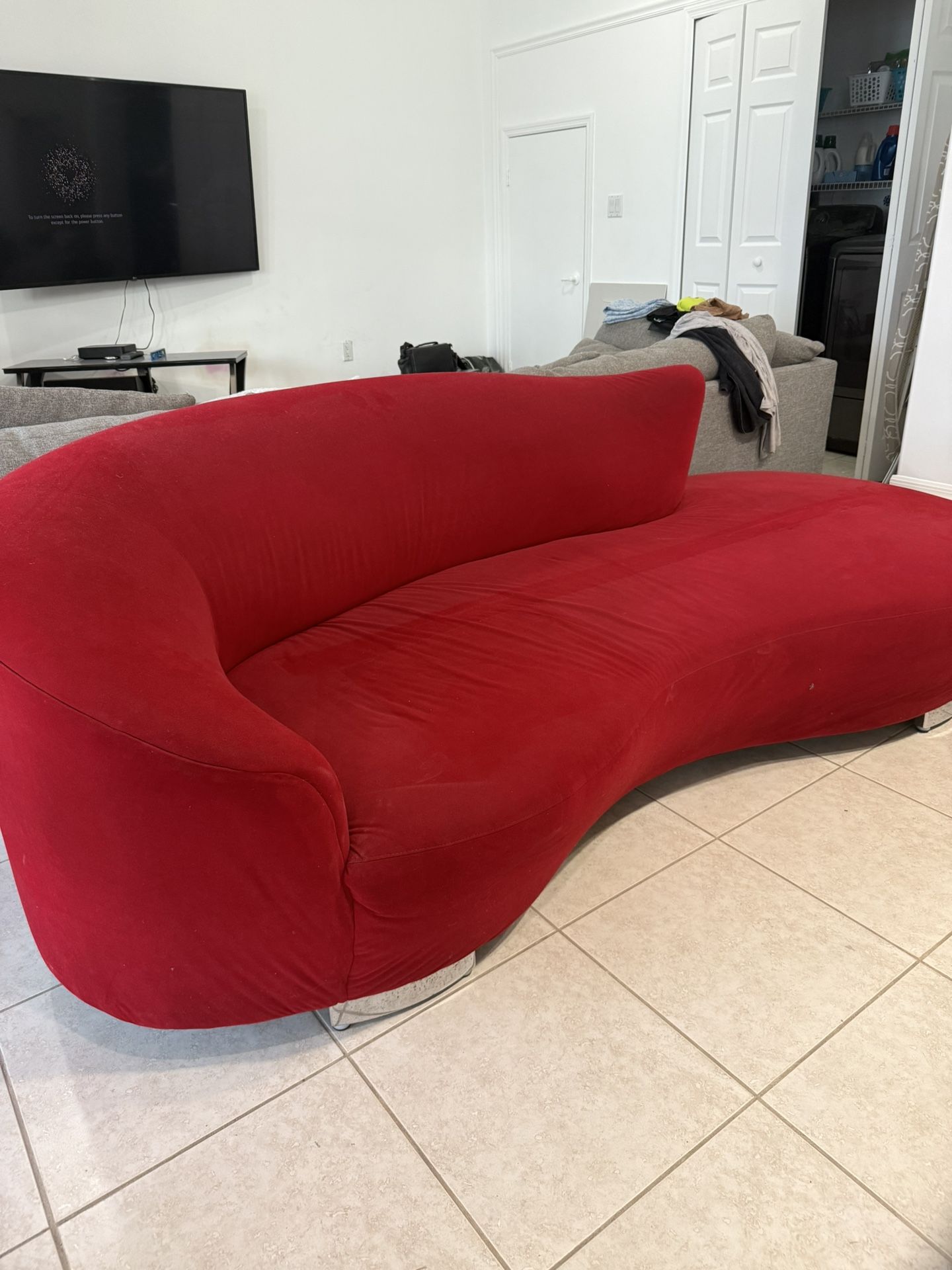 Modern Red Velvet Curved Sofa – Stylish & Comfortable