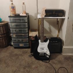 Squier Mini Stratocaster Black And White Standard 