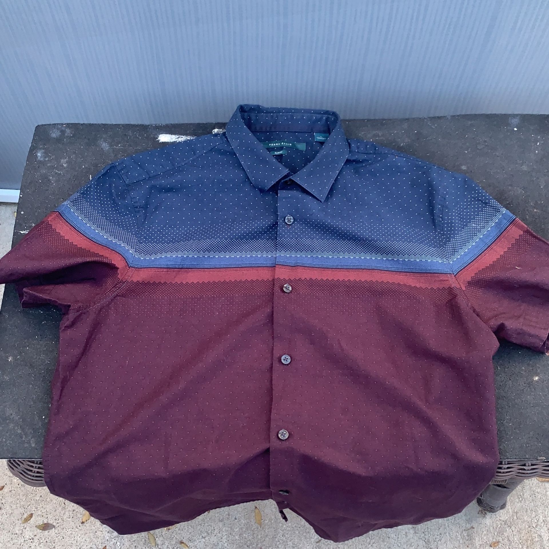 Perry Ellis Shirt (Button Up) Size: Large