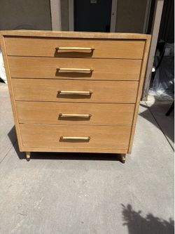 Chest of drawers