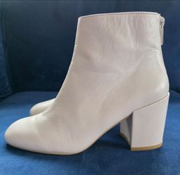 Stuart Weitzman Leather Ankle Boots with Block Heel in Cream / White Size 6.5