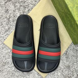 Gucci slides size 8us 41eur