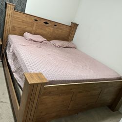 King Bed set with mattress and box springs NEED IT GONE ASAP (pickup The Colony)