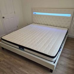 Brand New King Bed Frame with Mattress / Cama King con Colchón Nuevo a Estrenar...Fast Delivery 🚚 
