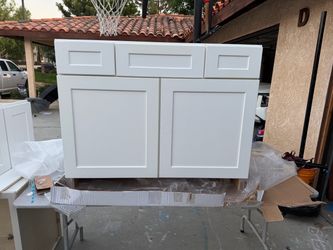 42” white shaker vanity