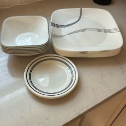 Dishes / Dinnerware Set