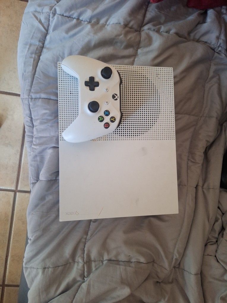 Xbox One S And 1 Controller (No Cords