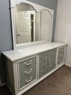 Dresser W/ 2 Nightstands