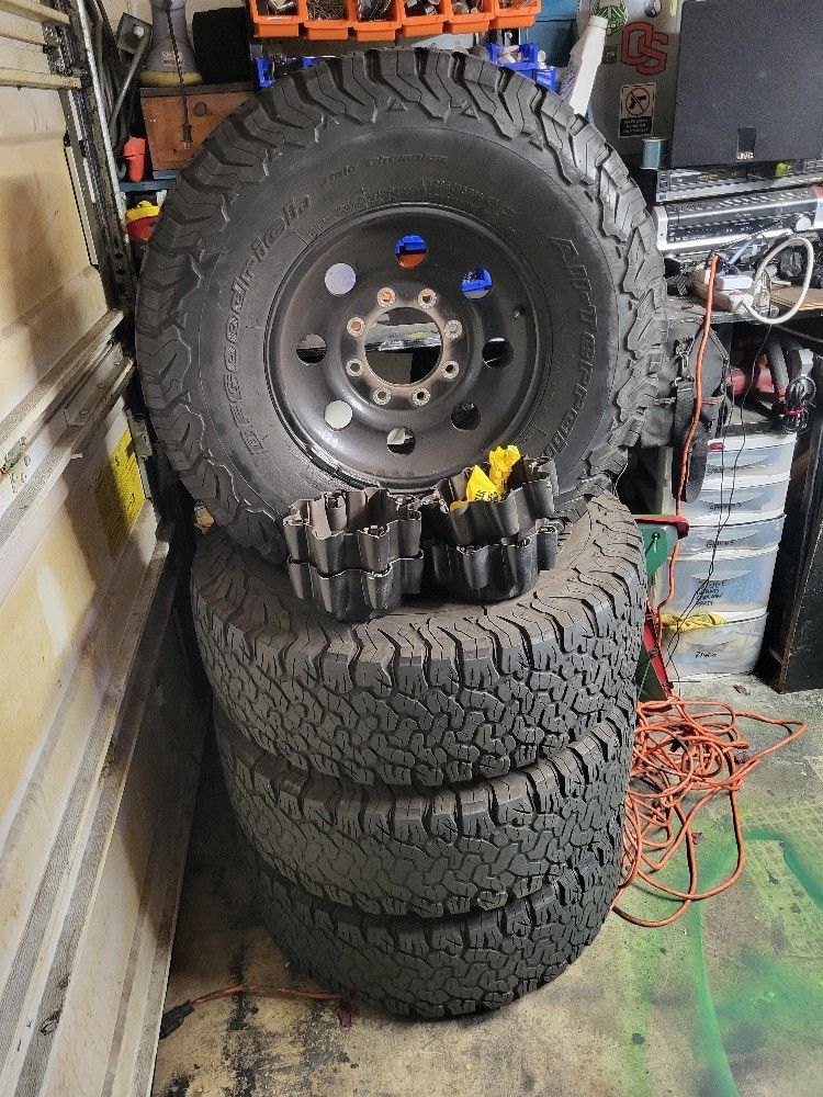 four 285/75/16 BFG K02 All Terains on 2002 f250 8x6.5 lug Pattern ford