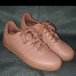 K Swiss Chesterfield Womans 10 Pink Stripped Classic Low Top Sneakers Shoes 

CONDITION;  (LN)

LIKE NEW NO DEFECTS FROM A NON-SMOKING AND PET FREE EN