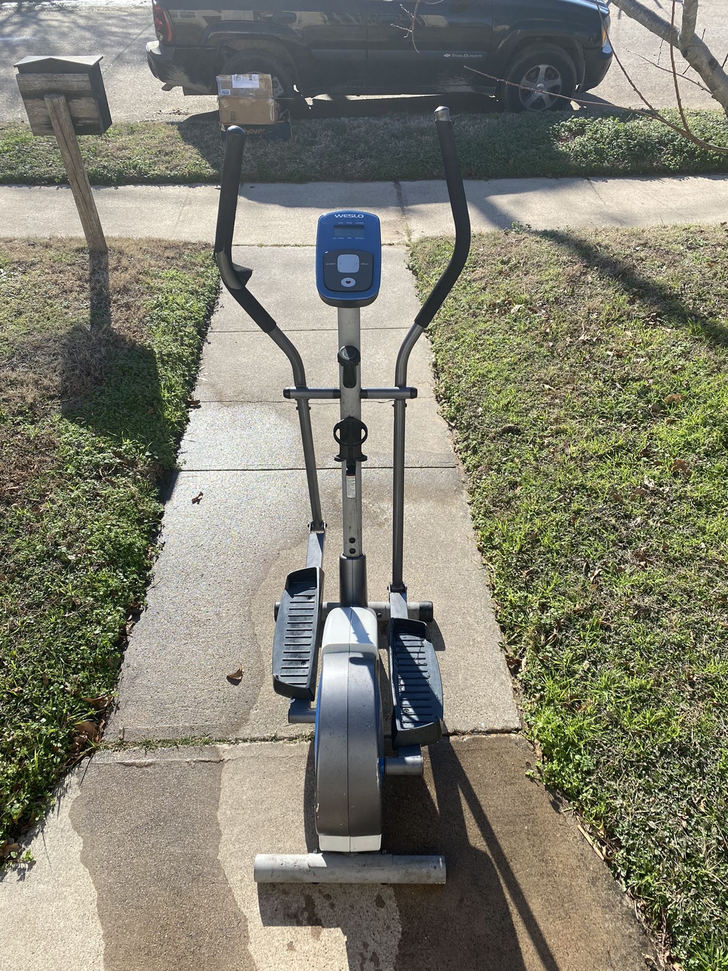 Weslo Momentum elliptical exercise machine for Sale in Dallas, TX OfferUp