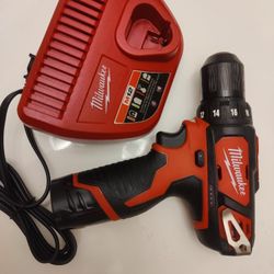 Milwaukee M12 Drill with 2ah battery and charger 