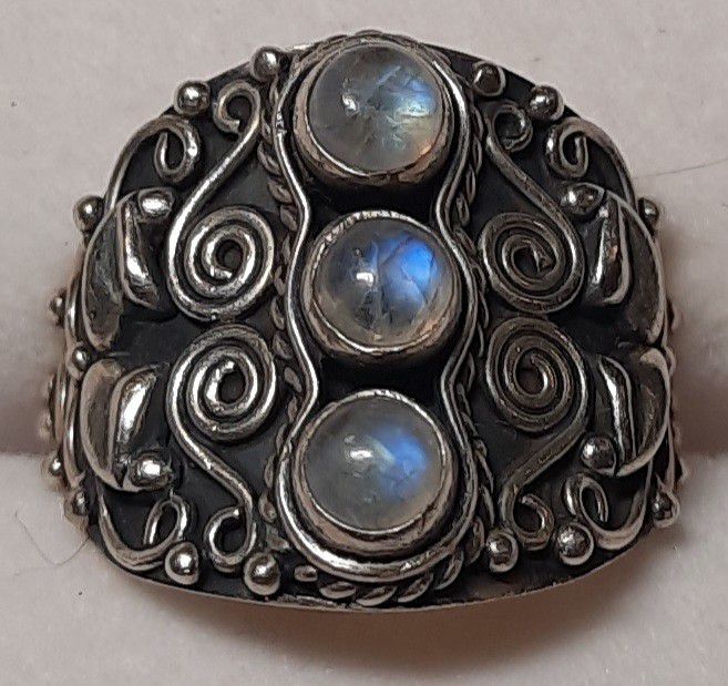 STERLING SILVER MOONSTONE RING