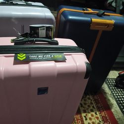 BRAND NEW LUGGAGE Book Your vacation Today