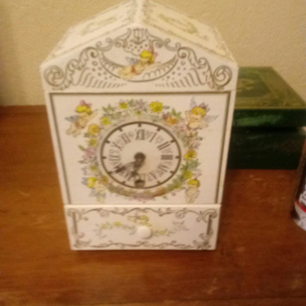 Hedaya & Co Inc. Co Vintage Jewelery / Music Box