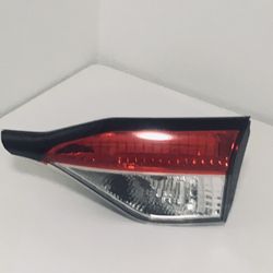 2020 - 2024 Toyota Corolla OEM Rear Trunk Taillight Right Passenger Side