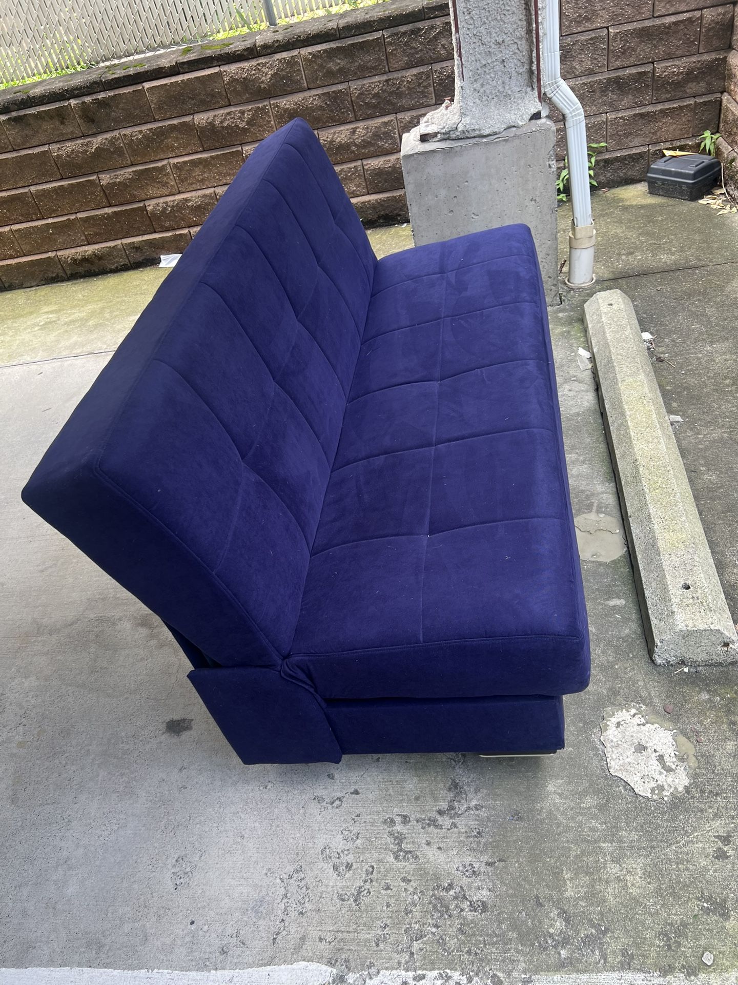 Used Futon/couch  Full Size Good Condition Asking $90   pick up only Elizabeth Nj . 