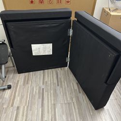 Futon Like New Legs Are In The Hide A Pocket 