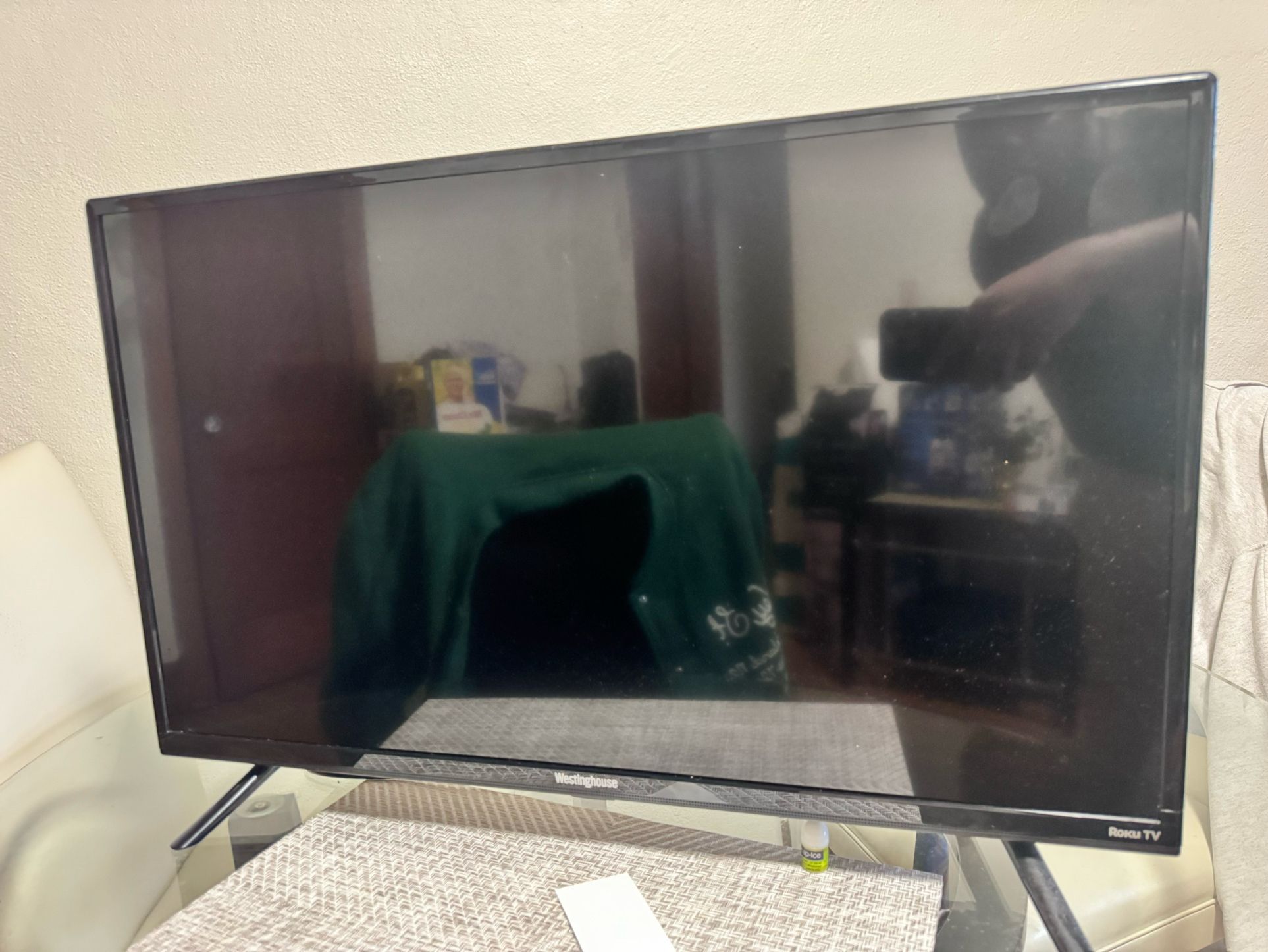 Westinghouse 32" 720P HD Smart Roku TV WR32HT2212 with Remote.