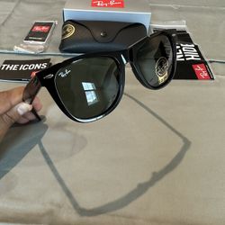 New RayBan Classic Wayfarer Sunglasses