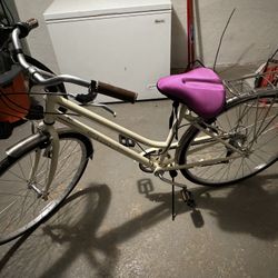 Women s Schwinn 700cc Gateway Bicycle for Sale in Roselle Park