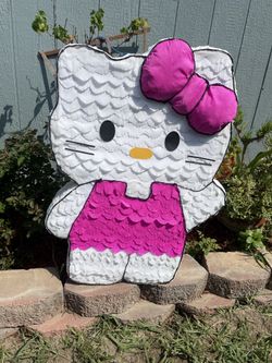 Hello Kitty Piñata 