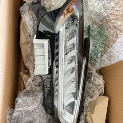 2019-23 Nissan OEM full LED Headlight passenger side like new excellent condition in box