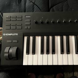 Komplete Control A25 Midi controller 