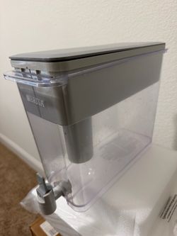 Water filter pitcher and 4 filters