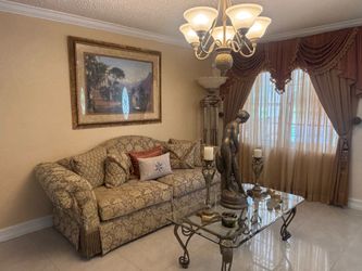 Victorian style living room set excellent condition like new