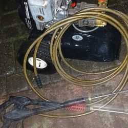 HONDA 5.0 PRESSURE WASHER WITH HOSE AND 2 SPRAY GUNS.....HOT N COLD FEAURES