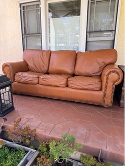 The leather factory couch  free