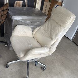 Computer chair gently used