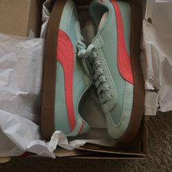 Woman's Fashion Sneakers Puma Club II Era Shine Platform Sneaker