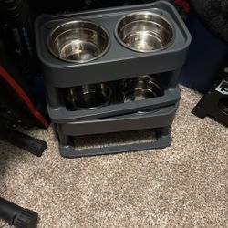 Two dogs bowls stand 4 sale