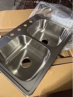 Glacier Bay 33 in. Drop-In 50/50 Double Bowl 20 Gauge Stainless Steel Kitchen Sink dent in corner