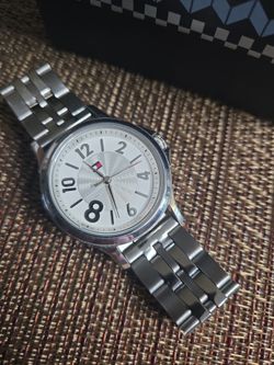 TOMMY HILFIGER WACH , FOR MENS  GREAT CONDITION  , NEW BATERY, GREAT PRICE.