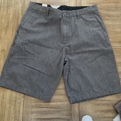 VOLCOM GREY SHORTS