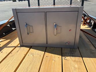 Fireproof filing cabinet/ with keys