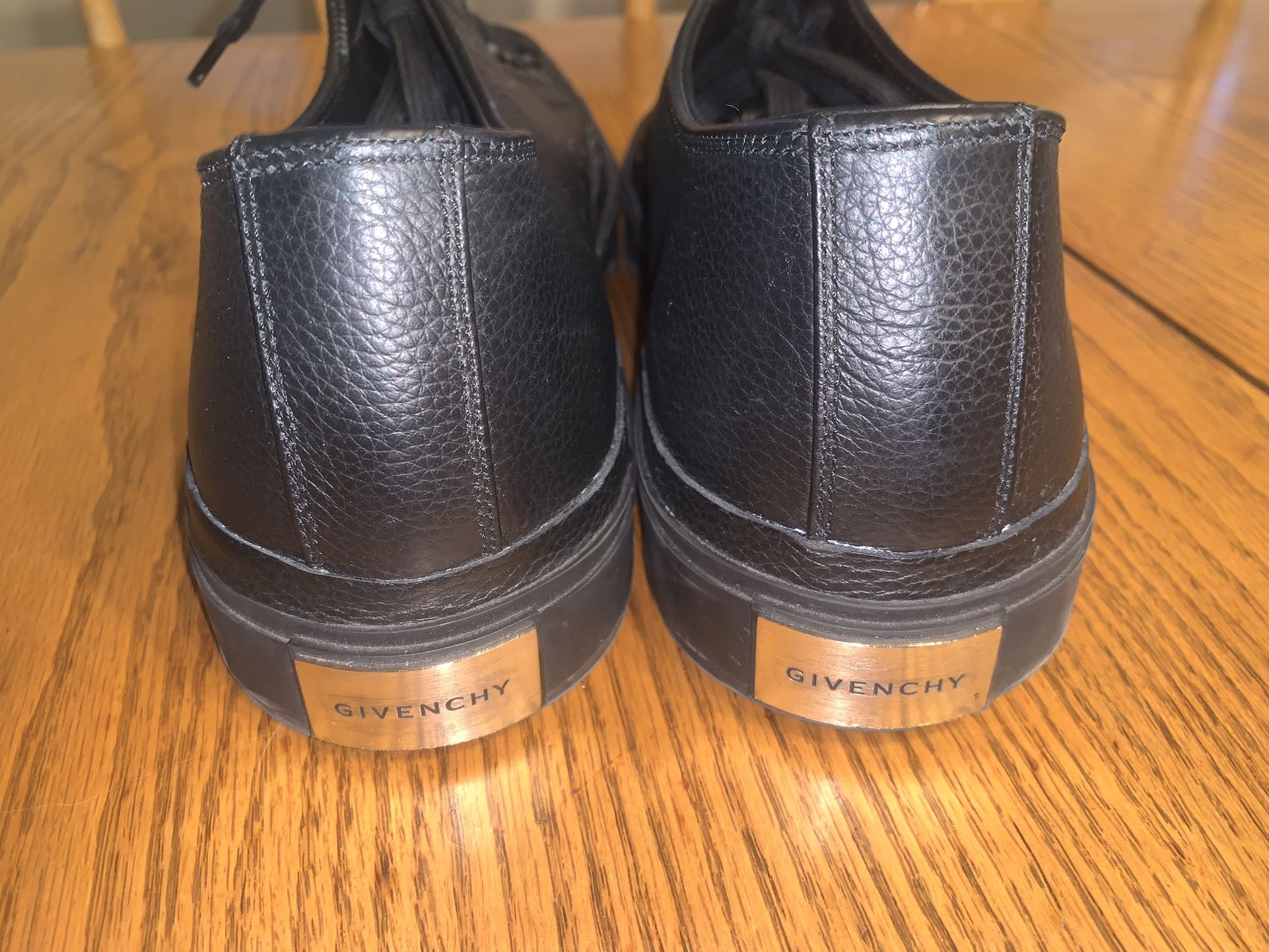 cleaning leather tennis shoes