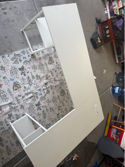White L desk with Power