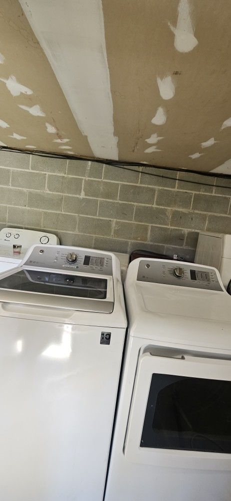 GE washer And Dryer Set