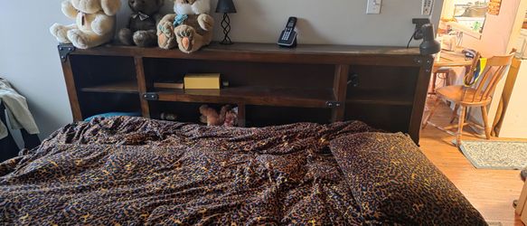 Tween size bed with storage