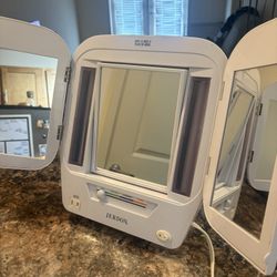 Tri Fold Light Up Mirror