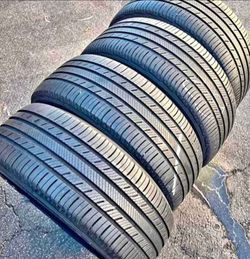 235 65 18 Michelin Tires Con 80% de Vida Las 4
