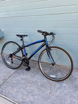 NISHIKI MANITOBA HYBRID BIKE 700cc Wheels