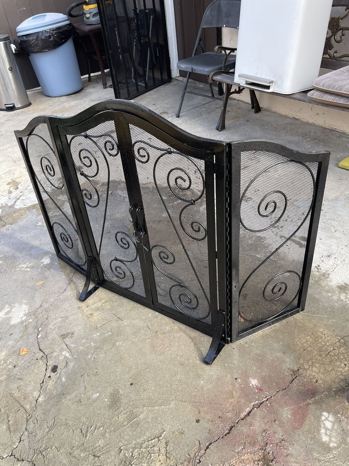 Good Condition Fire Screen