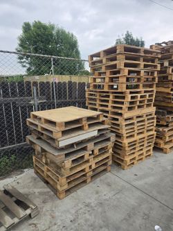 FREE MIX SIZE PLYWOOD TOPS PALLETS