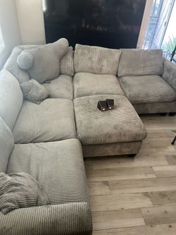 Sectional couch!!