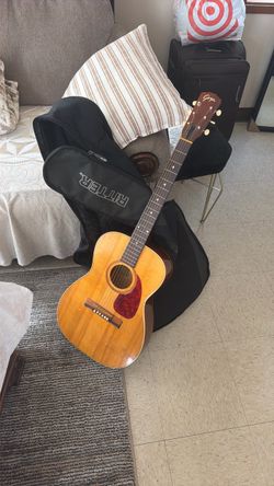 Goya Acoustic Guitar with Gig Bag